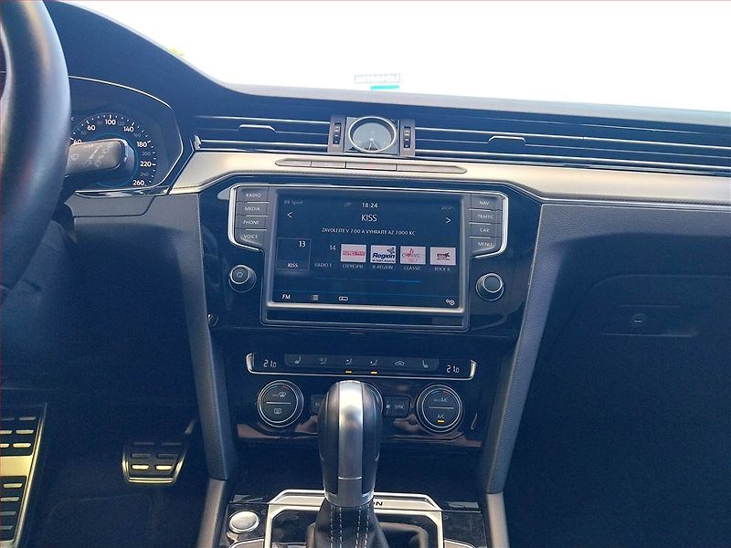 Volkswagen Passat (2016) R-Line 2.0 BiTDI, 4X4 - fotka 12 z 18