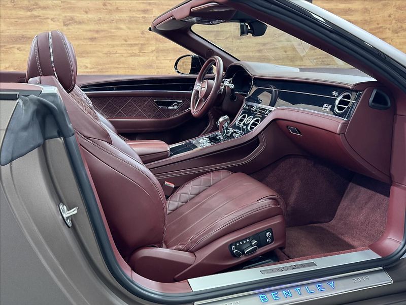Bentley Continental GTC V12 FIRST EDITION NAIM - fotka 18 z 27