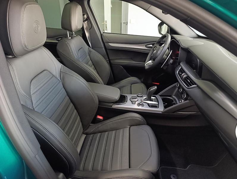 Alfa Romeo Stelvio (2025) Veloce 2,0 Turbo 280k AWD - fotka 7 z 14