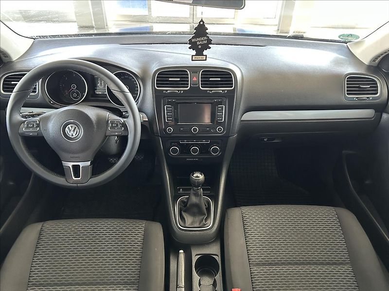 Volkswagen Golf 1,6   TDI,SERVISKA,2.MAJITEL - fotka 8 z 22