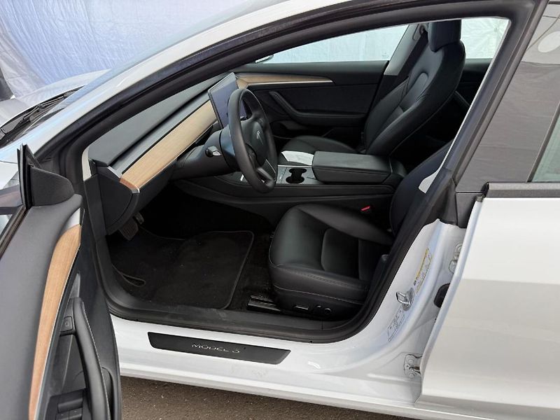 Tesla Model 3 STANDART RANGE 208w SOH 96,0% - fotka 6 z 10
