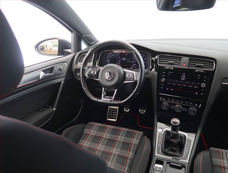 Volkswagen Golf (2019) 2.0 GTI Performance - fotka 7 z 24