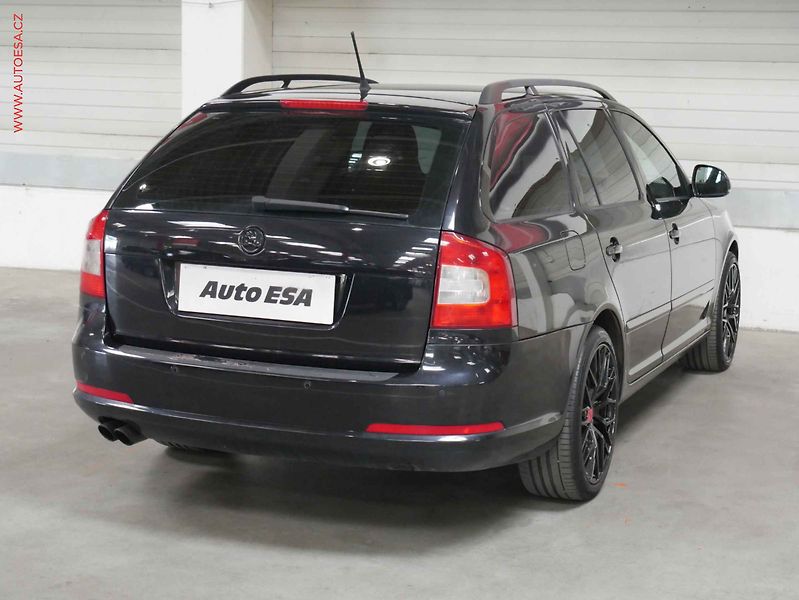 Škoda Octavia (2010) 2.0 TSI, servis.kniha, AC - fotka 6 z 16