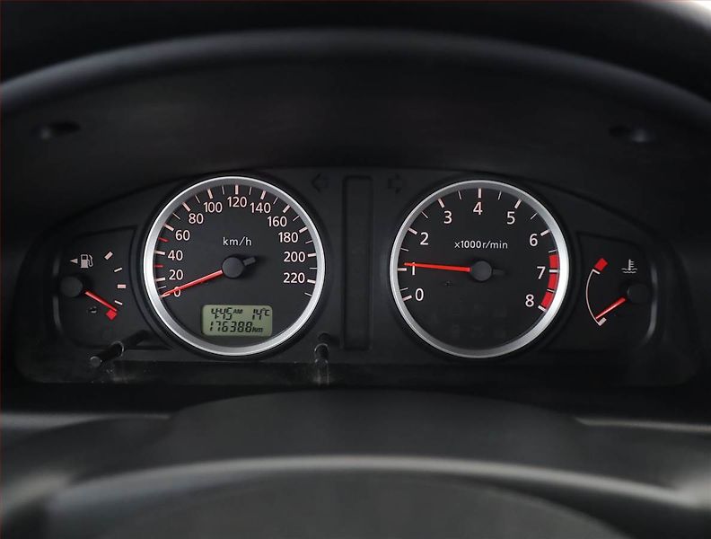 Nissan Almera (2004) 1.5, nová STK, Klima - fotka 8 z 14