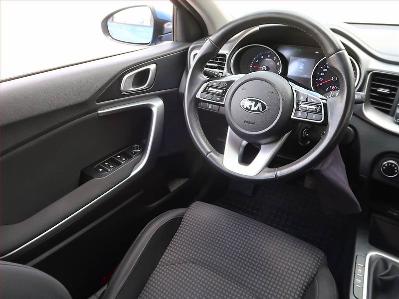Kia Ceed (2020) Silver 1.0 T-GDI, Serv.kniha - fotka 7 z 17
