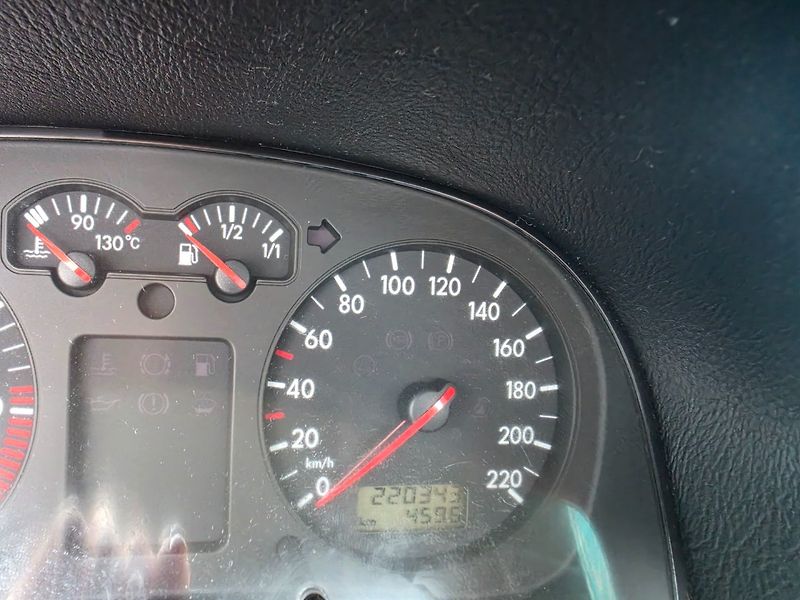 Volkswagen Golf (1999) 1.4 i Nová STK - fotka 9 z 18