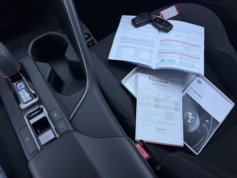 Toyota C-HR 1,8i hybrid automat navigace - fotka 18 z 21