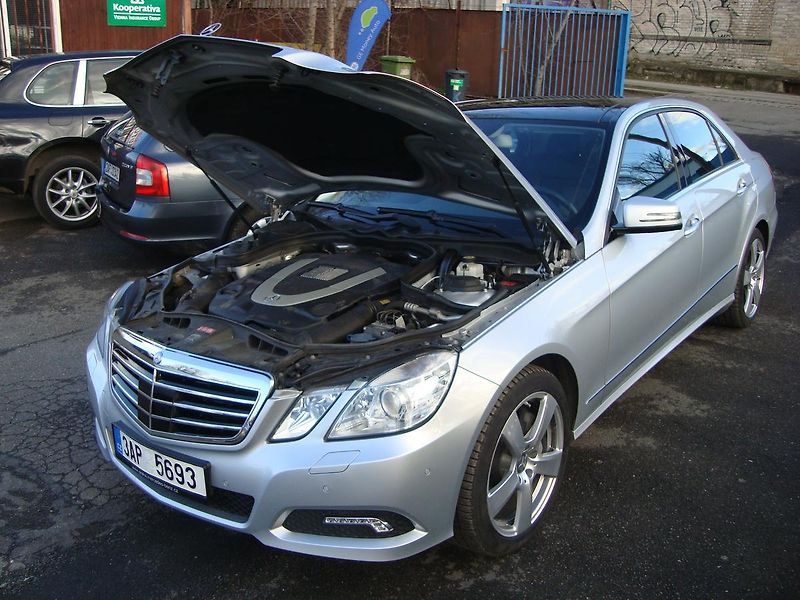 Mercedes-Benz Třídy E (2008) E 500,1.Maj. v ČR,Servisní k. - fotka 16 z 74