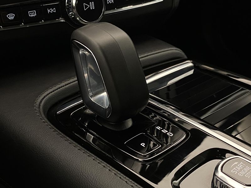 Volvo V90 T6 AWD RECHARGE BRIGHT PLUS - fotka 34 z 64