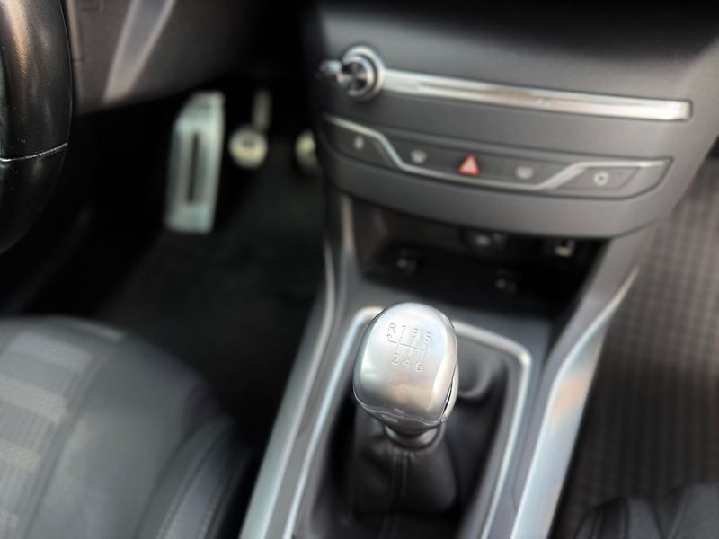 Peugeot 308 ALLURE 1.2PT 130 MAN6*DPH - fotka 27 z 33