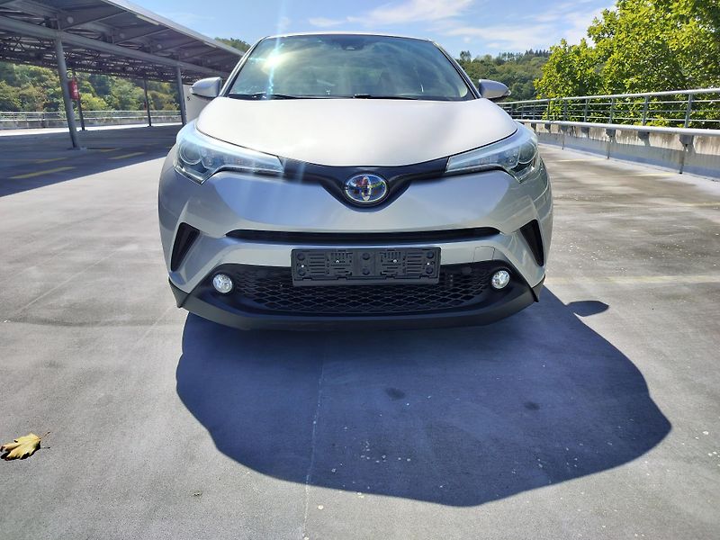 Toyota C-HR 1.8 hybrid business, navigace - fotka 2 z 27