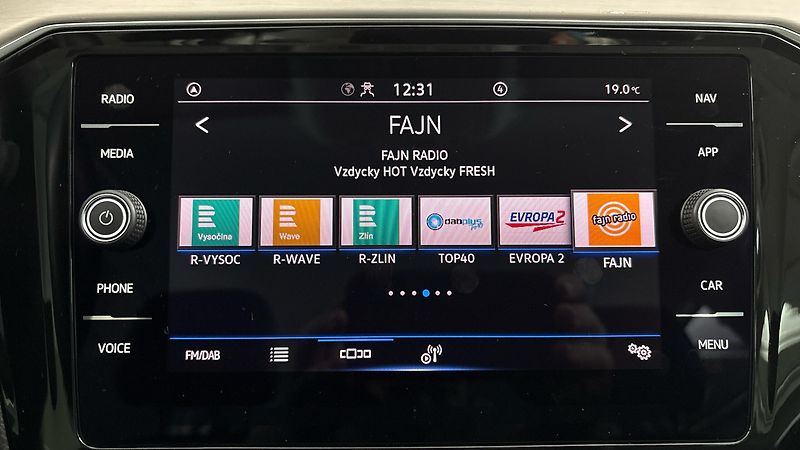 Volkswagen Passat 2.0 TDI DSG Elegance Variant - fotka 11 z 27