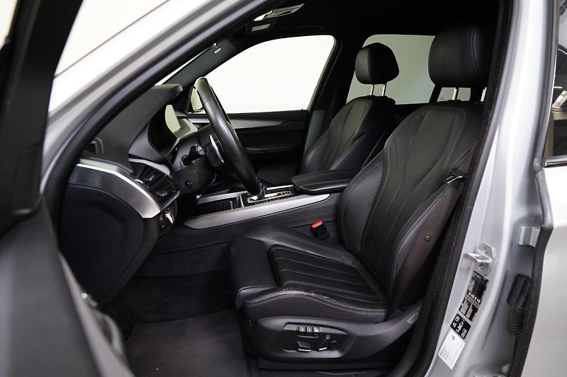 BMW X5 - fotka 11 z 26
