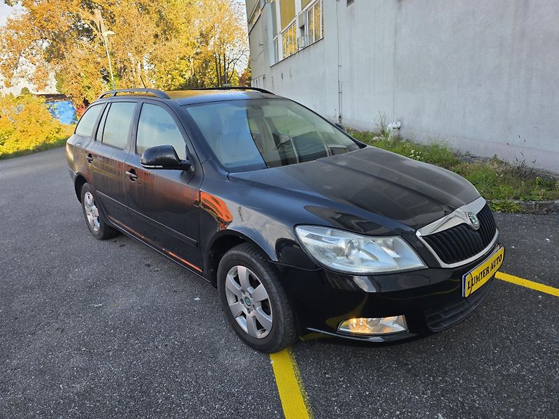 Škoda Octavia (2011) 2 face 2.0 TDi 103kw DSG - fotka 2 z 15