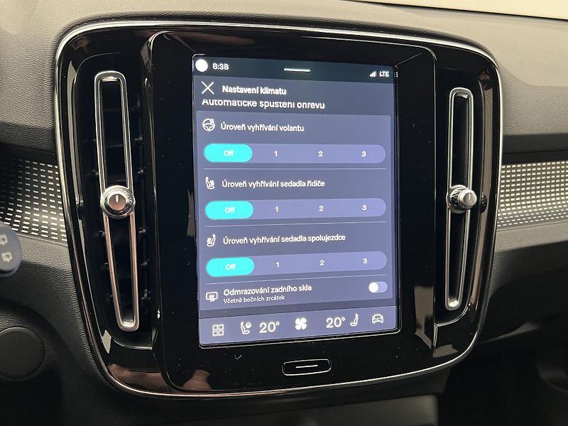 Volvo XC40 RECHARGE PLUS TWIN ENGINE AUT - fotka 28 z 43