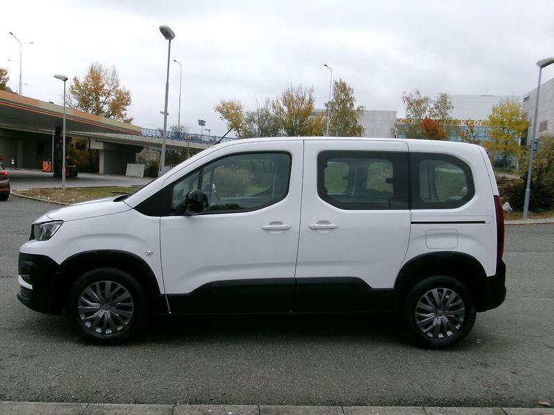 Peugeot Rifter (2022) 1.2i KOUPENO ČR,1.MAJITEL - fotka 2 z 16