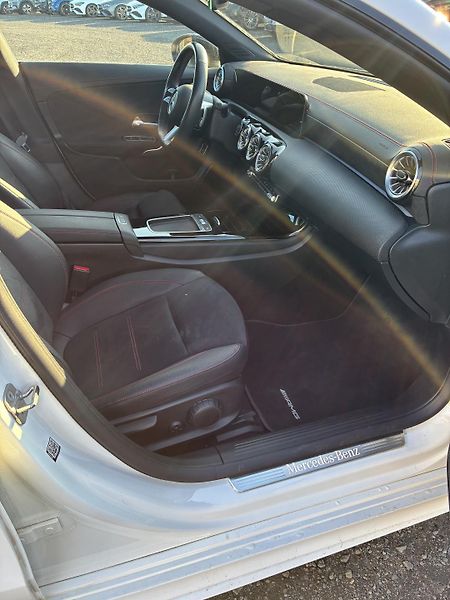 Mercedes-Benz CLA (2024) 200d shooting brake - fotka 7 z 14