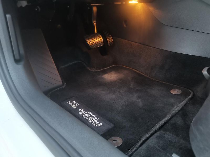 Škoda Octavia 2,0TDI DSG 110kW ACC STYLEPLUS - fotka 25 z 87