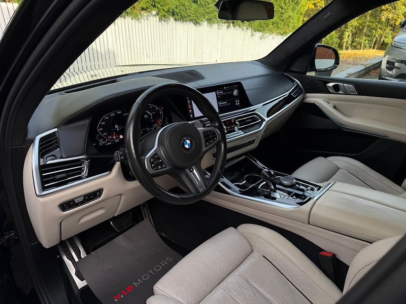 BMW X7 M50xD-R22-PANO-H&K-ČR-TOP STAV - fotka 11 z 53