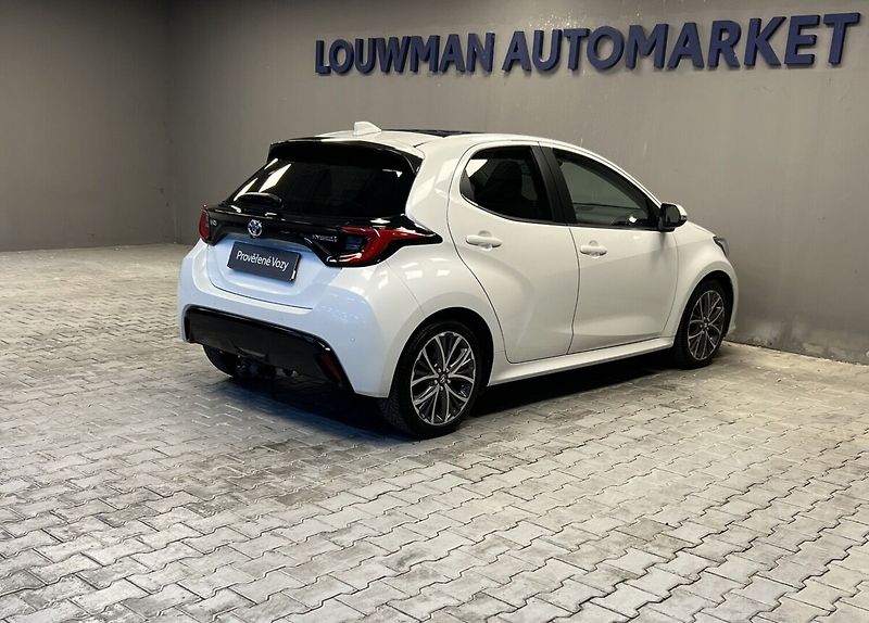 Toyota Yaris 1.5 Hybrid AT EXECUTIVE SMART - fotka 2 z 19
