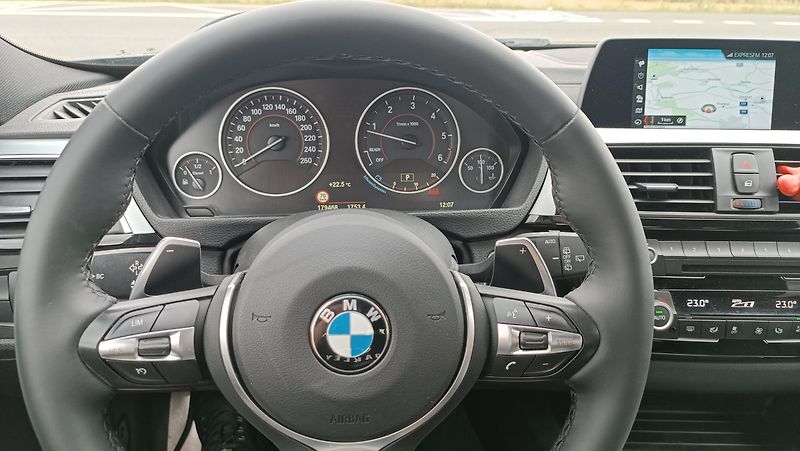 BMW Řada 3 320d MPaket 2,0D B47 Automat - fotka 16 z 36
