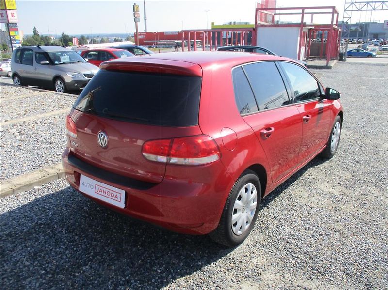Volkswagen Golf 1,4 i 16v, aut.klima,servis, - fotka 8 z 29