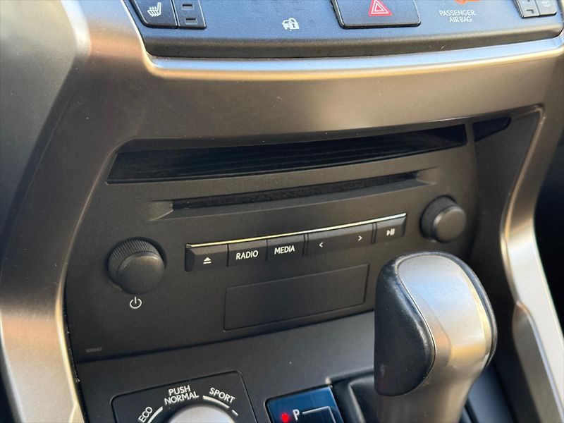 Lexus NX 300h 2,5 Executive Plus, 4x4  NX - fotka 17 z 22