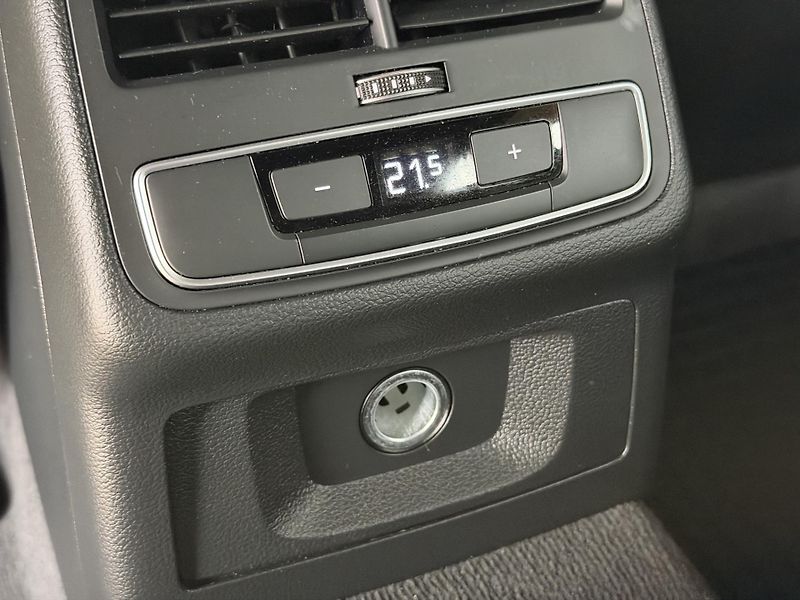 Audi A4 2.0 40 TDI quattro S tronic - fotka 29 z 32