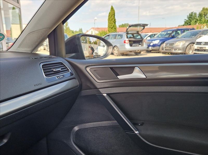 Volkswagen Golf 1,6 TDI JOIN EDITION LED NOSIČ - fotka 41 z 43