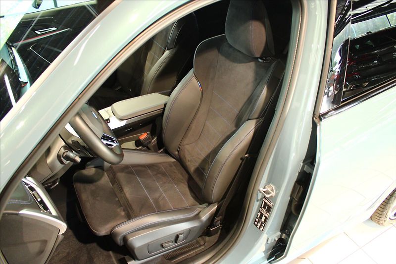 BMW X1 xDrive23d M Sport Individual - fotka 10 z 36