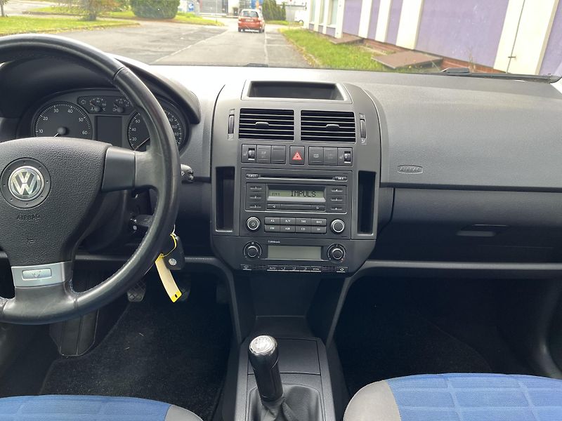 Volkswagen Polo 1,2 12V Trend / servis.kn. - fotka 24 z 33