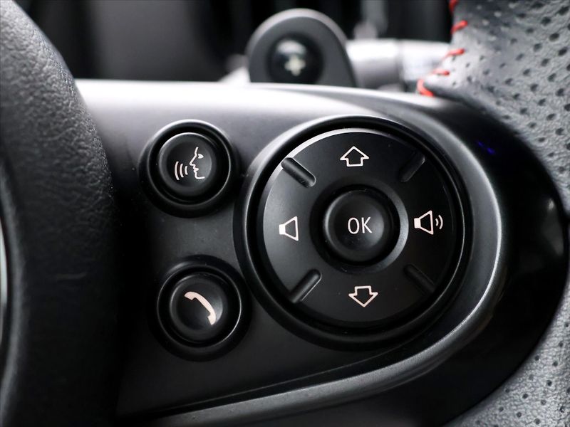 Mini Countryman 2,0 SD 140kW ALL4 Aut. LED - fotka 21 z 35