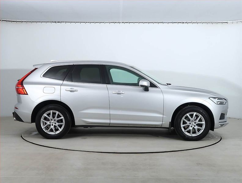 Volvo XC60 (2019) D4 - fotka 6 z 27