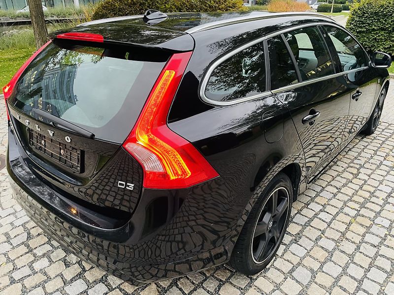 Volvo V60 2.0D 5VÁLEC AUT OCEAN RACE - fotka 11 z 41