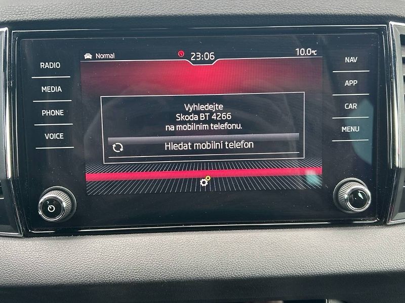 Škoda Karoq (2020) 1.5 TSI 7DSG Sportline - fotka 27 z 29