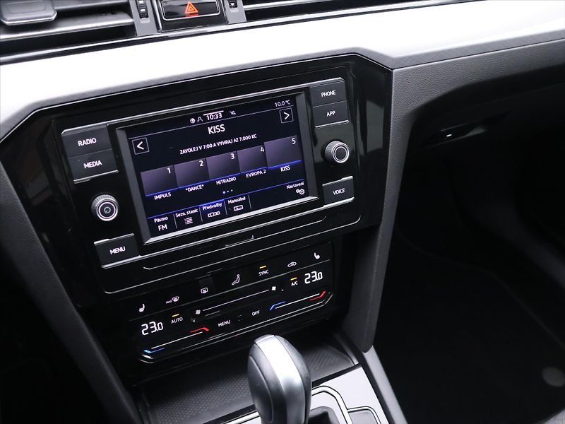 Volkswagen Passat 1,5 TSI 110kW DSG Business DPH - fotka 21 z 34