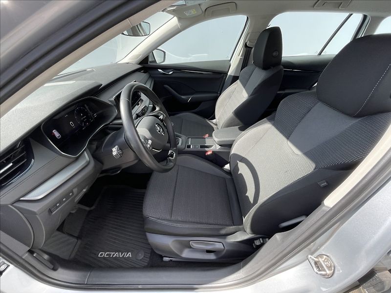 Škoda Octavia 2,0 TDI Combi Ambition Plus - fotka 4 z 22