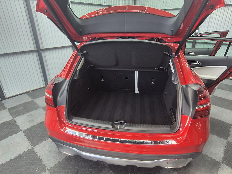 Mercedes-Benz GLA (2019) - fotka 15 z 25