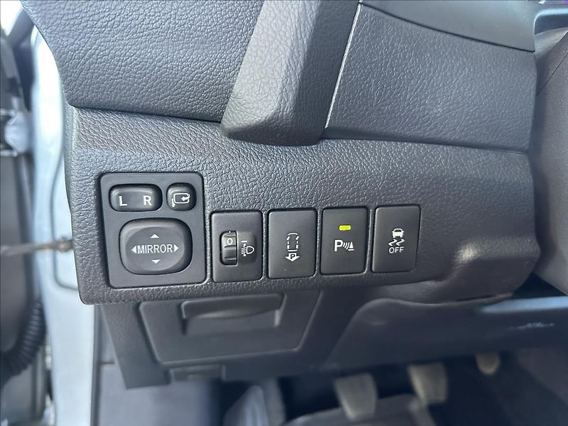 Toyota Auris 1,6 EXCLUSIVE TAŽNÉ - fotka 21 z 26