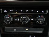 Volkswagen Touran 2,0 TDI 110kW DSG LED 1.Maj. - náhled 24