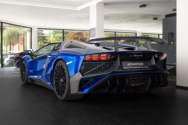 Lamborghini Aventador LP750-4 SV Roadster 1/599 - fotka 4 z 29