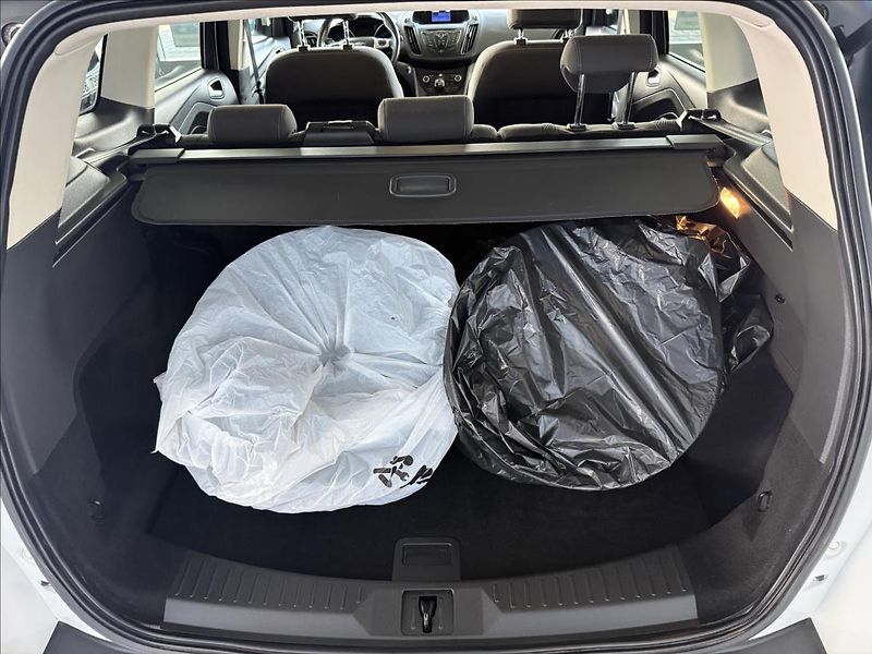 Ford Kuga 2,0   1.MAJ,4X4,SERVISKA,ČR,TA - fotka 22 z 23