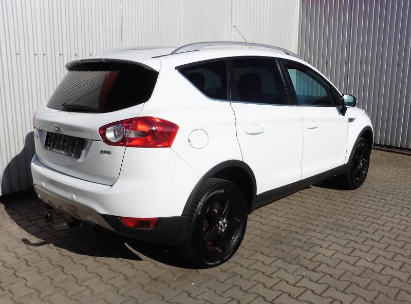 Ford Kuga 2,0 TDCi Titanium 4X4 - fotka 3 z 13