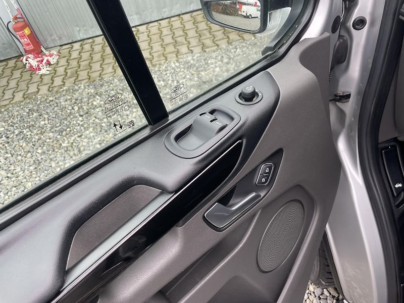 Ford Transit 2.0TDCi 130PS CONECT KARMANN - fotka 75 z 185