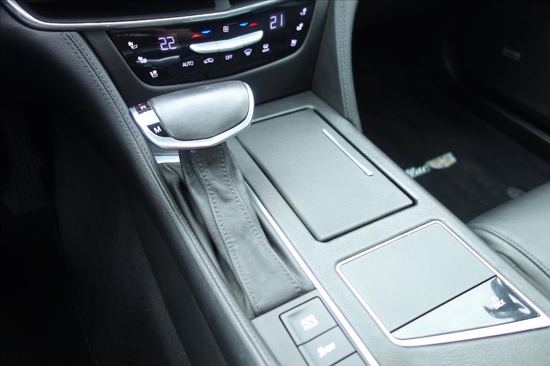 Cadillac CT6 3,6 i V6 250KW,SERV.KN.,AWD. - fotka 31 z 56