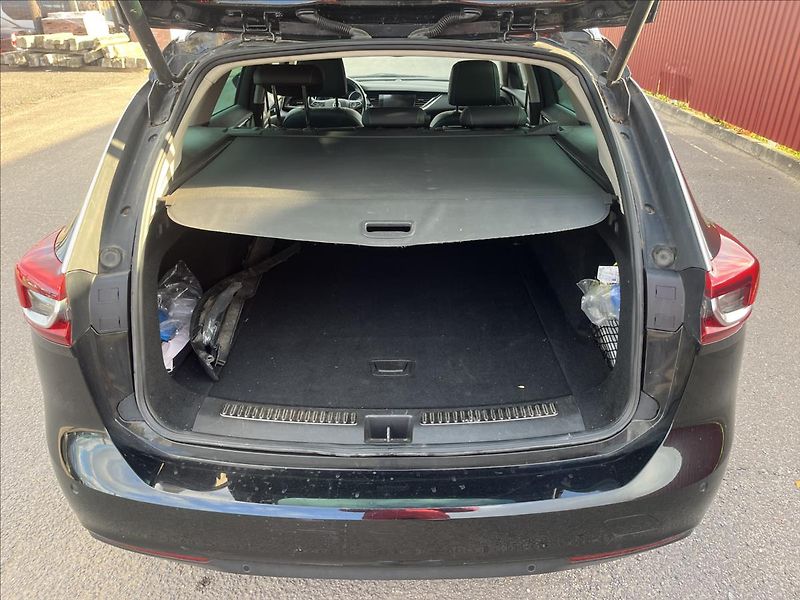 Opel Insignia 1,6 CDTi 100kW SPORTS TOURER - fotka 33 z 43