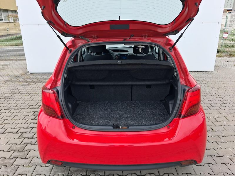 Toyota Yaris 1.5 HSD Trend - fotka 10 z 23