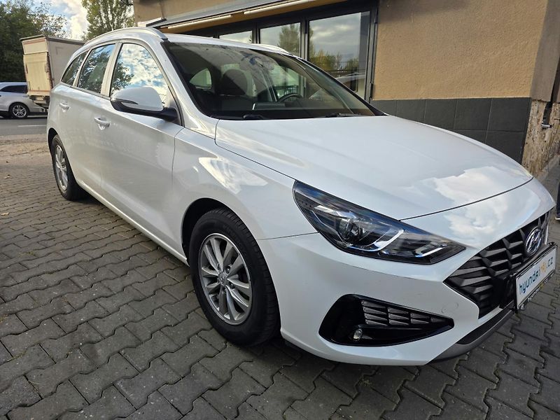 Hyundai i30 1.6-SPOTŘEBA CCA 5l/100-KAMERA - fotka 4 z 9