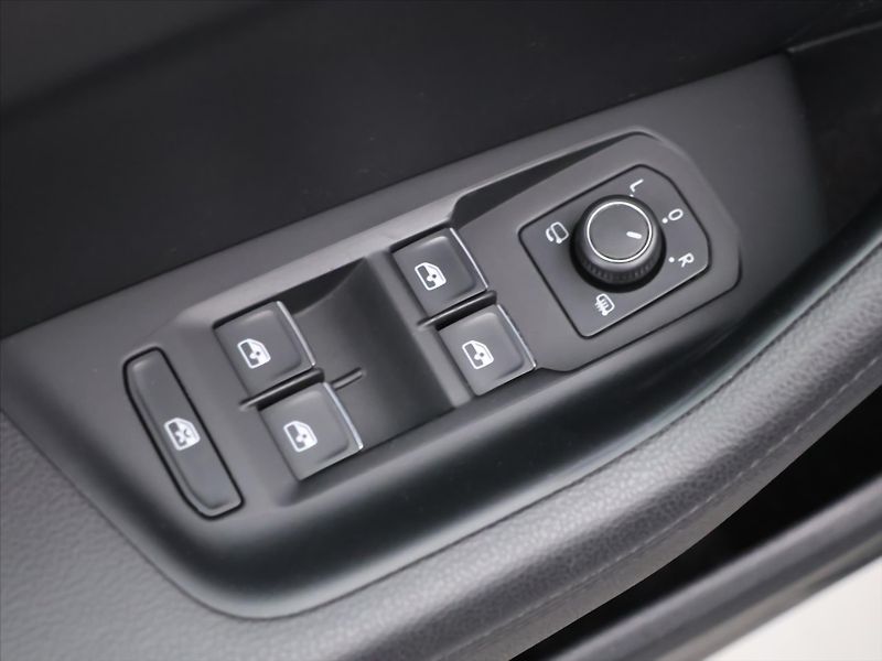 Volkswagen Passat Variant 2,0 TDI 110kW DSG Highline LED - fotka 15 z 32