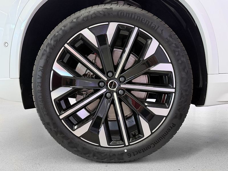 Volvo XC90 (2026) B5 AWD PLUS DARK PREMIUM, PANO - fotka 8 z 33